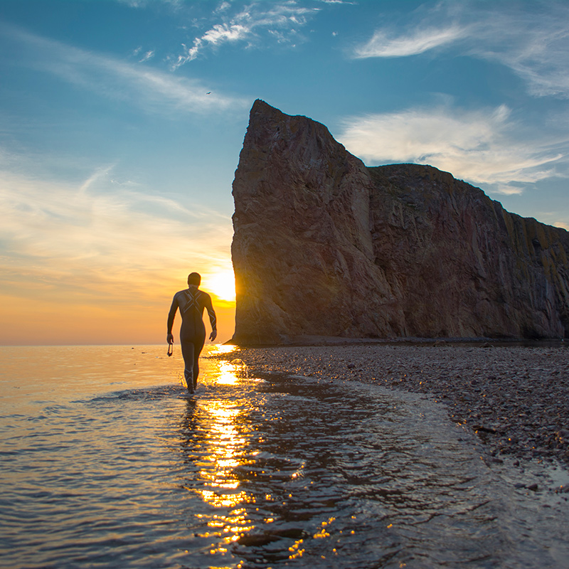 sunrise sunrising gaspésie rocher percé quebecoriginal leverdesoleil trisuit 2xucanada swimbikerun 2xu wetsuit